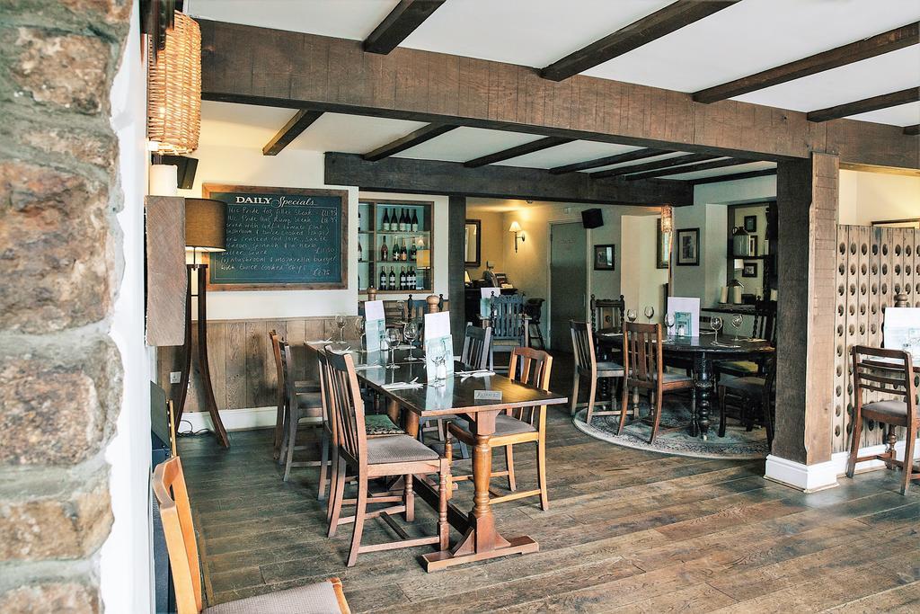 Rose And Crown 호텔 포스콜 외부 사진
